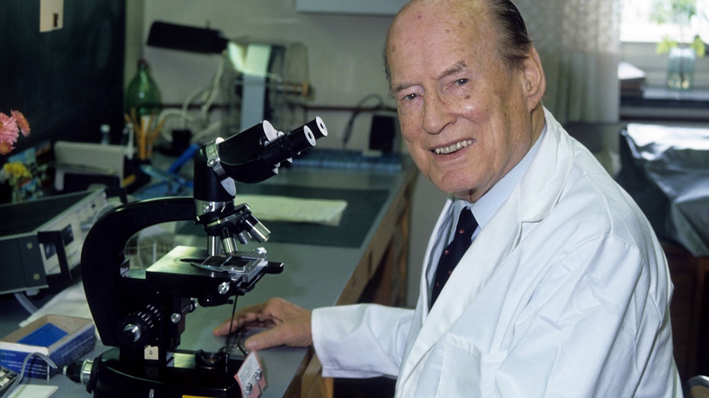 Manfred von Ardenne in seinem Institut in Dresden. Er gehörte zu den Star-Wissenschaftlern in der DDR.