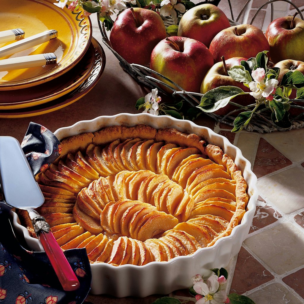 Ein köstlicher Apfelkuchen wird mit einer speziellen Zutat besonders süß und saftig.