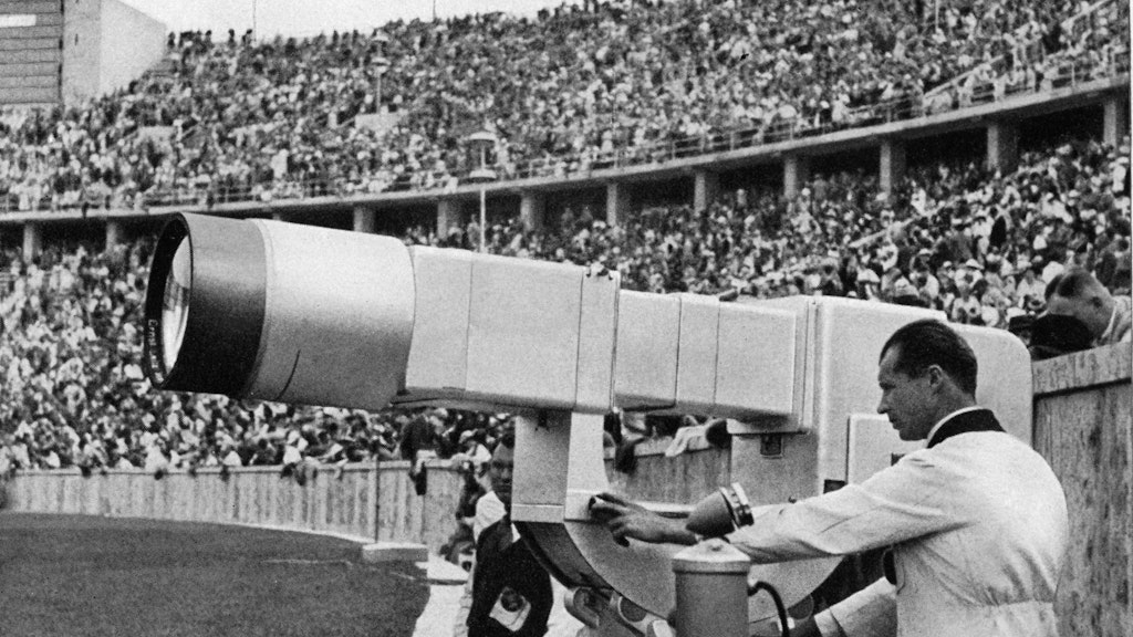 Wie eine Kanone sieht diese erste Fernsehkamera aus, mit der die Olympischen Spiele in Berlin 1936 übertragen wurden. 