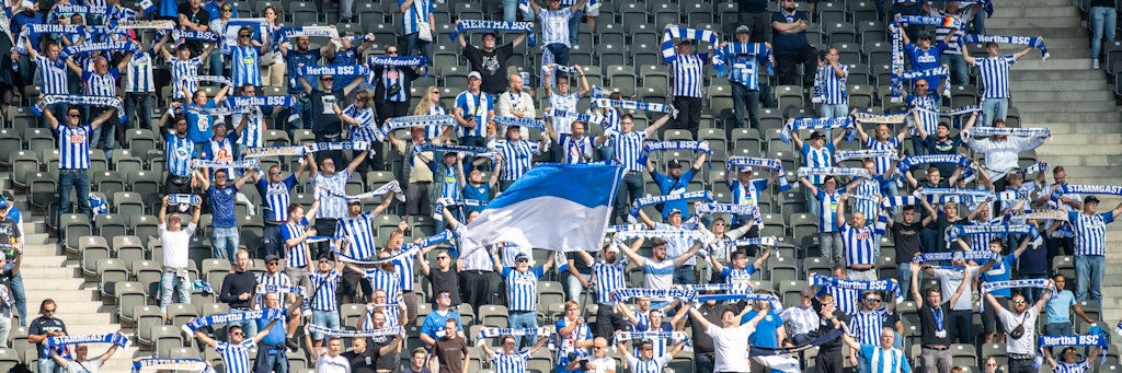 Noch Platz: Bei Herthas ersten Heimspiel gegen den VfL Wolfsburg kamen nur 18.000 statt der erlaubten 25.000 Fans ins Olympiastadion. 