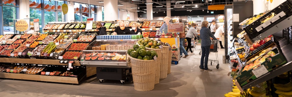 Die Verbraucher bevorzugen zunehmend den Supermarkt, die Discounter verlieren Kundschaft. Und der Trend geht zum großen Vorratseinkauf.