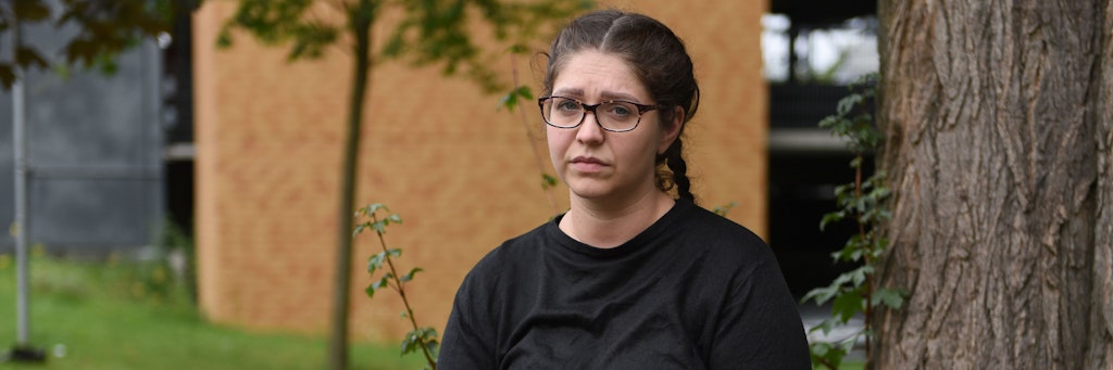 Jenny K. trauert um ihre Mutter und macht sich Sorgen um die Finanzierung des Begräbnis.<br>