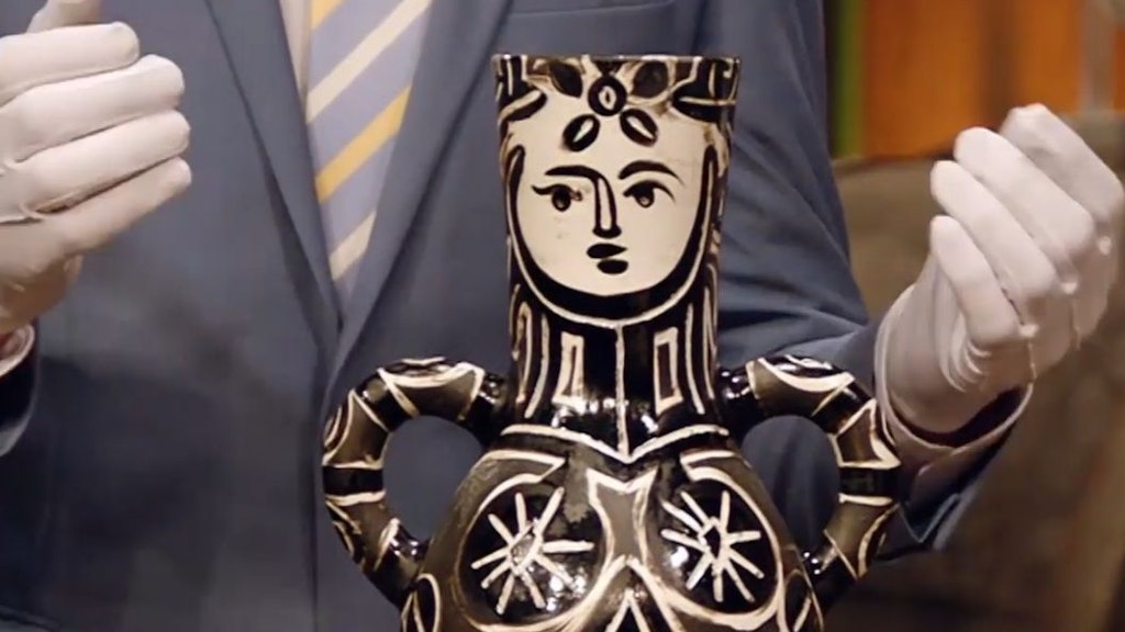 Leider hat die Picasso-Vase, die bei „Bares für Rares“ zum Verkauf steht, auch einige Beschädigungen.