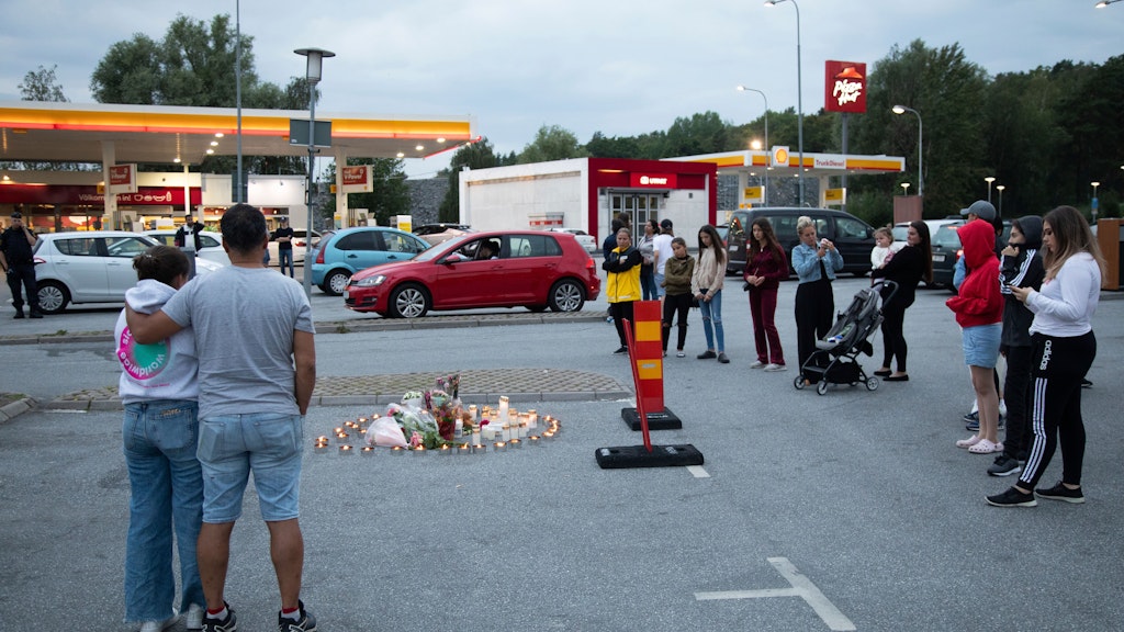 Auf diesem Parkplatz nahe einer Tankstelle in Botkyrka wurde im August 2929 ein zwölfjähriges Mädchen angeschossen. Es starb.