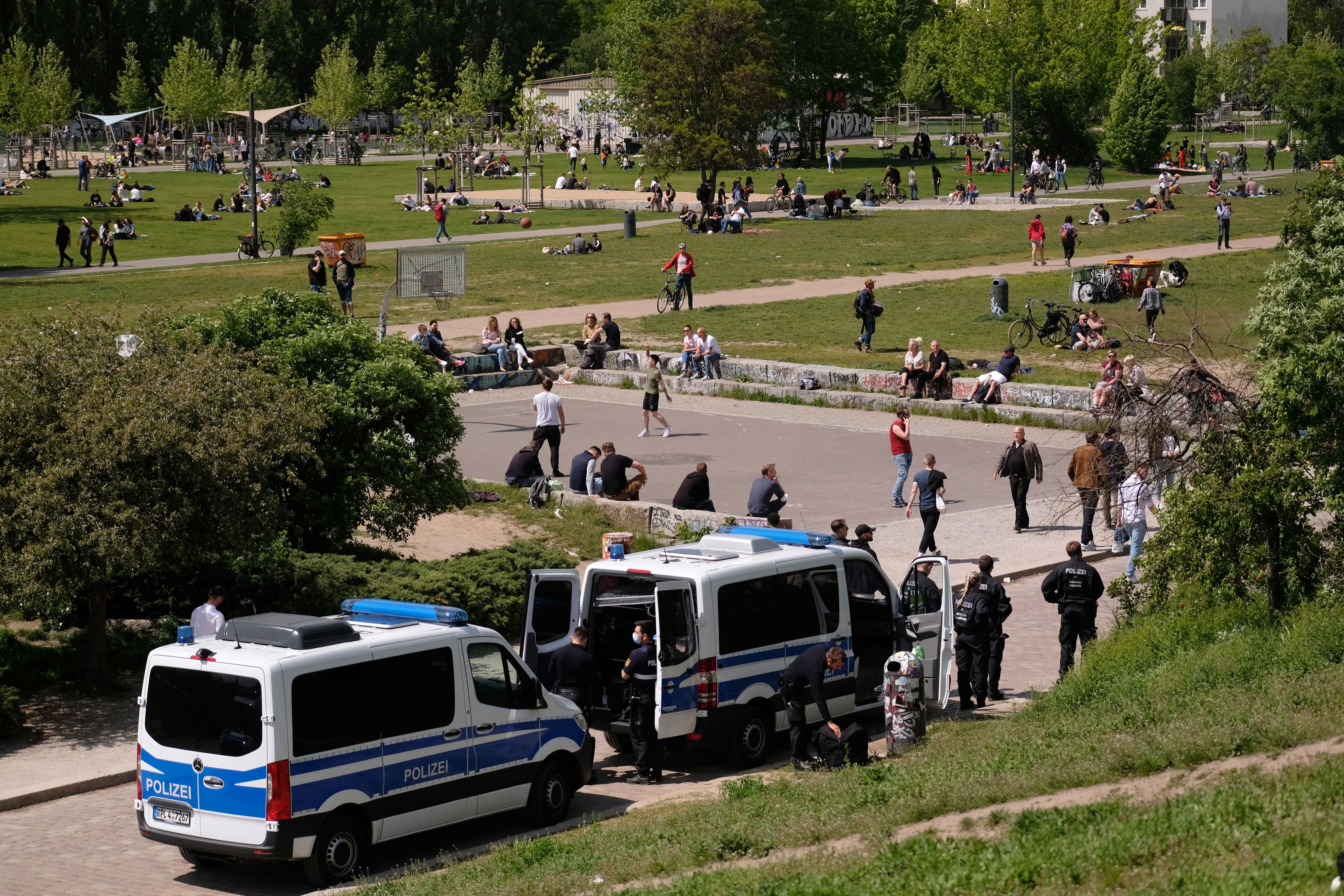 Anders Als In Mitte: Pankow Lässt Den Mauerpark Nachts Trotz Ständiger ...