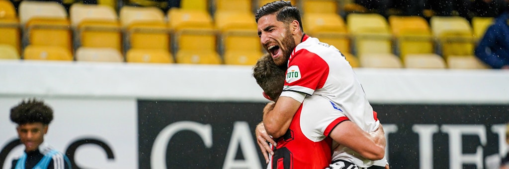 So jubelten Feyenoords Guus Til und Alireza Jahanbakhsh (r.) beim Weiterkommen in den Play-offs gegen den schwedischen Vertreter Elfsborg Boras.
