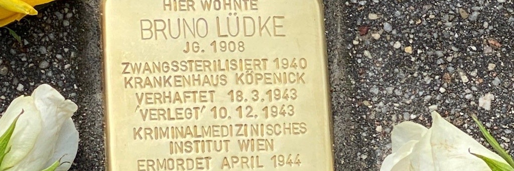 Dieser Stolperstein erinnert an den Köpenicker Bruno Lüdke, der im April 1944 im Kriminalmedizinischen Institut in Wien ermordet wurde.
