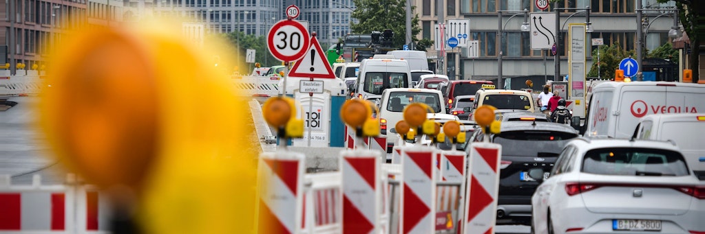 Schon jetzt stehen Autofahrer in Richtung Potsdamer Platz im Stau. <br><br>