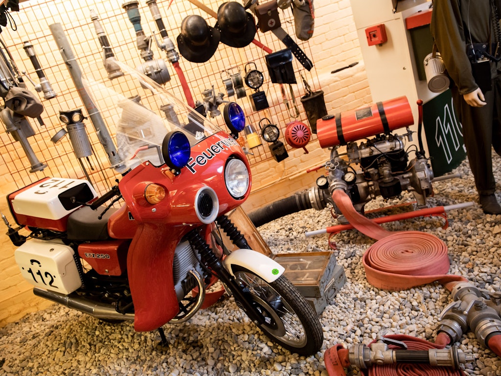 Dieses DDR- Feuerwehr- Motorrad ist ein Relikt aus vergangenen Zeiten.