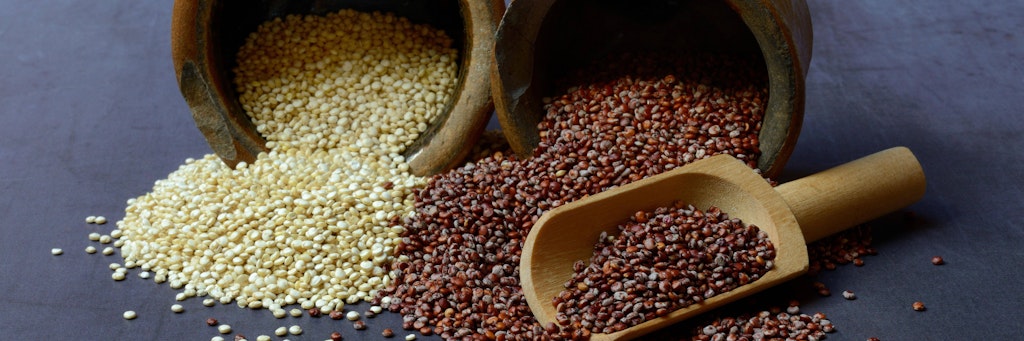 Weißer und roter Quinoa: Die Körner gehören zu den sogenannten Superfoods, denen besonders gesunde Eigenschaften zugeschrieben werden.