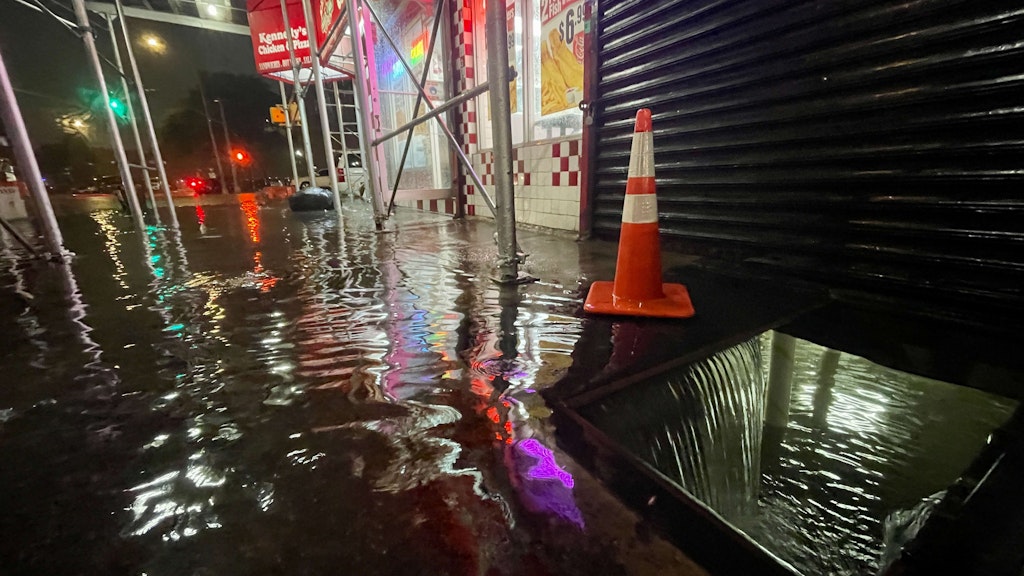 Ausläufer des Hurrikans „Ida“ haben der Millionenmetropole New York den stärksten Regen seit Beginn der Aufzeichnungen gebracht.