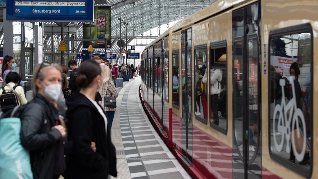 Auch die Berliner S-Bahn musste auf einen Not-Fahrplan umstellen.