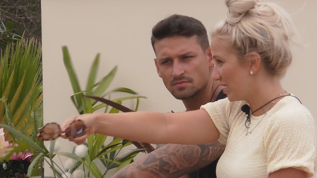 Lena macht Jannik bei „Love Island“ eine Ansage.