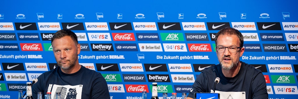 Hertha-Sportchef Fredi Bobic (r.) war nicht glücklich über die Aussagen von Pal Dardai und verteilt einen Rüffel an die Adresse des Ungarn.