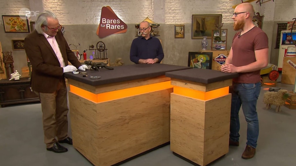 „Bares für Rares“-Experte Albert Meyer ist absolut begeistert von dem Einzelstück.