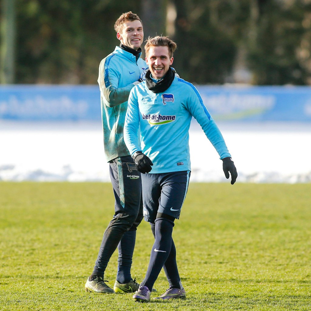 Rune Jarstein (l.) und Peter Pekarik waren schon bei Pal Dadais erster Amtszeit als Chefcoach von Hertha BSC dabei.