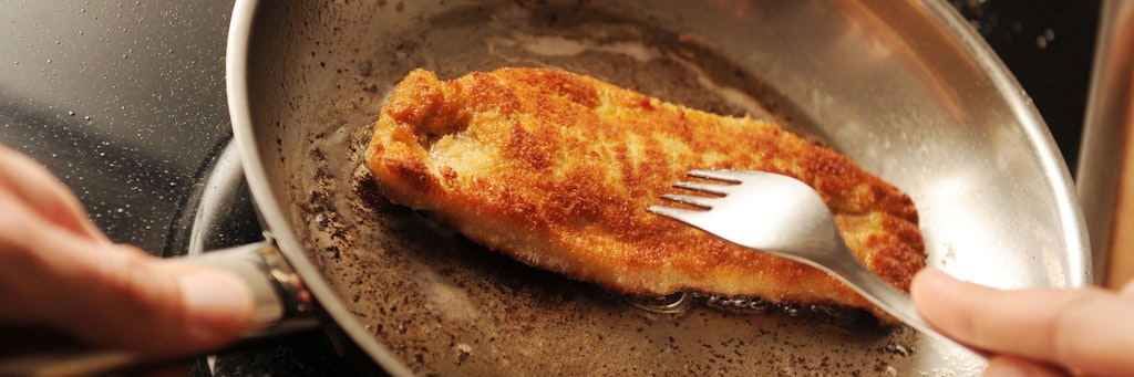 Mit Panade schmecken viele Speisen besser! Paniert wird üblicherweise mithilfe von Ei – doch es gibt Alternativen. 