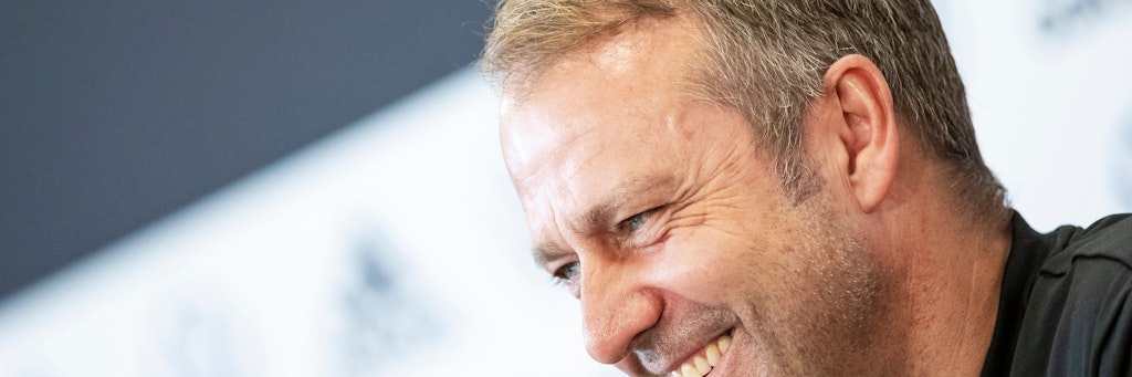 Gut gelaunt vor dem Trip nach Island: Bundestrainer Hansi Flick freut sich auf die kommende Aufgabe in Reykjavik.