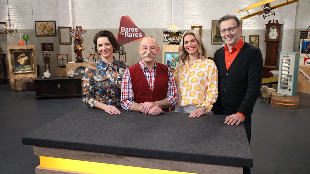 „Bares für Rares“-Moderator Horst Lichter (2. v. l.) und die Experten lernt man nur kennen, wenn man einen aufwändigen Bewerbungsprozess für die Show durchlaufen hat.