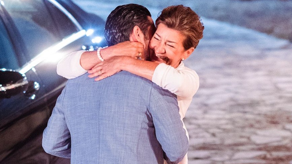 Schon die Umarmung bei der Ankunft in der Finca von „How Fake Is Your Love“ ist nicht wirklich überzeugend. Lisa (58) weicht Daniels (38) Kuss in letzter Sekunde aus.