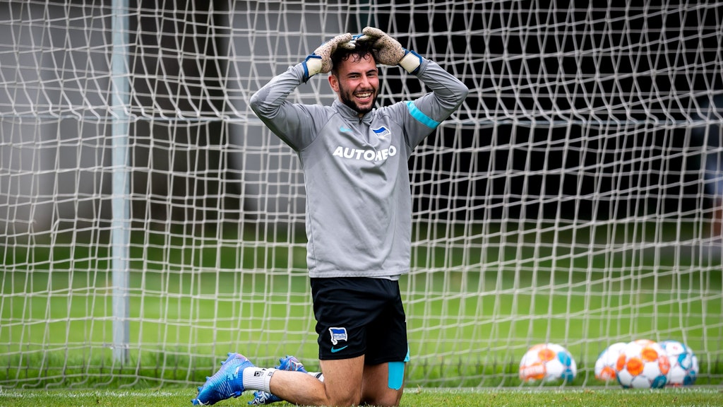 Marco Richter hatte im Training sichtlich Spaß als Torhüter. In Bochum soll der Offensiv-Allrounder aber Herthas Probleme im Angriff lösen.