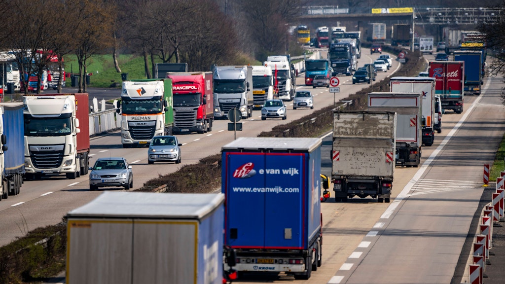 Noch rollen kolonnenweise Brummis über deutsche Autobahnen. Wie lange noch?