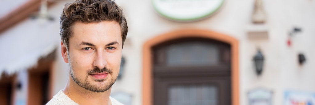Nicolas Puschmann bekommt eine Gastrolle bei „Unter uns“ und erklärt, wie er seinen steilen Karriere-Aufstiegt selbst empfindet und warum ihn das ziemlich nervös macht.
