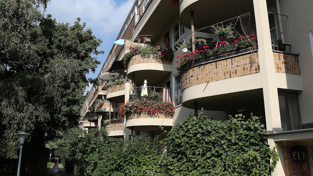 Das Wohnhaus in Charlottenburg der Deutsche Wohnen. Hier befindet sich die angemietete Wohnung von Chris S., die ihm so großen Kummer bereitet.<br><br><br>