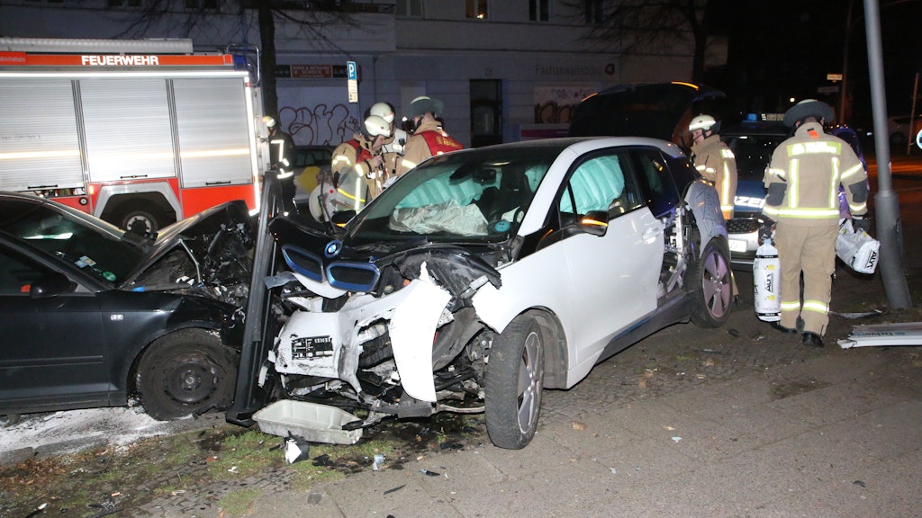 Zu schnell unterwegs gewesen: Ein Carsharing-Auto in der Grünberger Straße in Friedrichshain