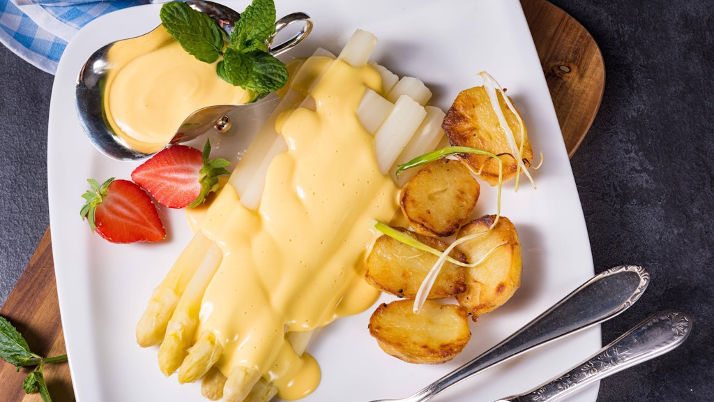 Spargel mit Kartoffeln - das ist gesund und lecker. 