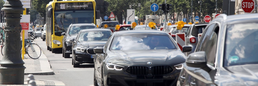 Der tägliche Baustellen-Stau in der Straße Unter den Linden