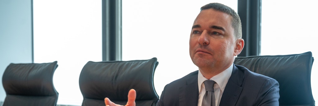 Hertha-Investor Lars Windhorst kritisiert Cheftrainer Pal Dardai vor dem Spiel in Bochum und fordert das Erreichen der Champions League. 