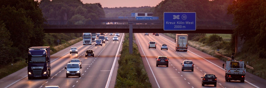 Noch gibt es auf deutschen Autobahnen kein Tempolimit – obwohl eine knappe Mehrheit dafür wäre.