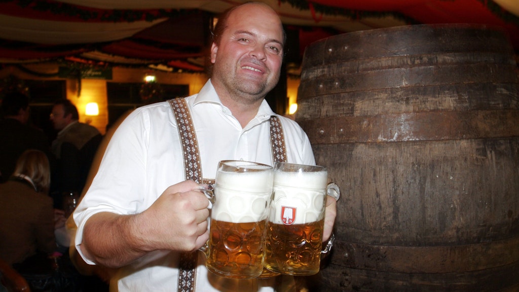„Nein, unsere Entscheidung steht, zum Oktoberfest dürfen bei uns nur Geimpfte rein“, sagt Wirt Joseph Laggner.