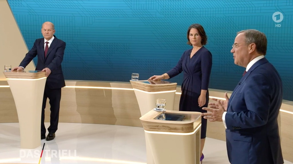 Olaf Scholz (SPD), Annalena Baerbock (Grüne) und Armin Laschet (CDU) bei ihrer Debatte im TV-Studio. 