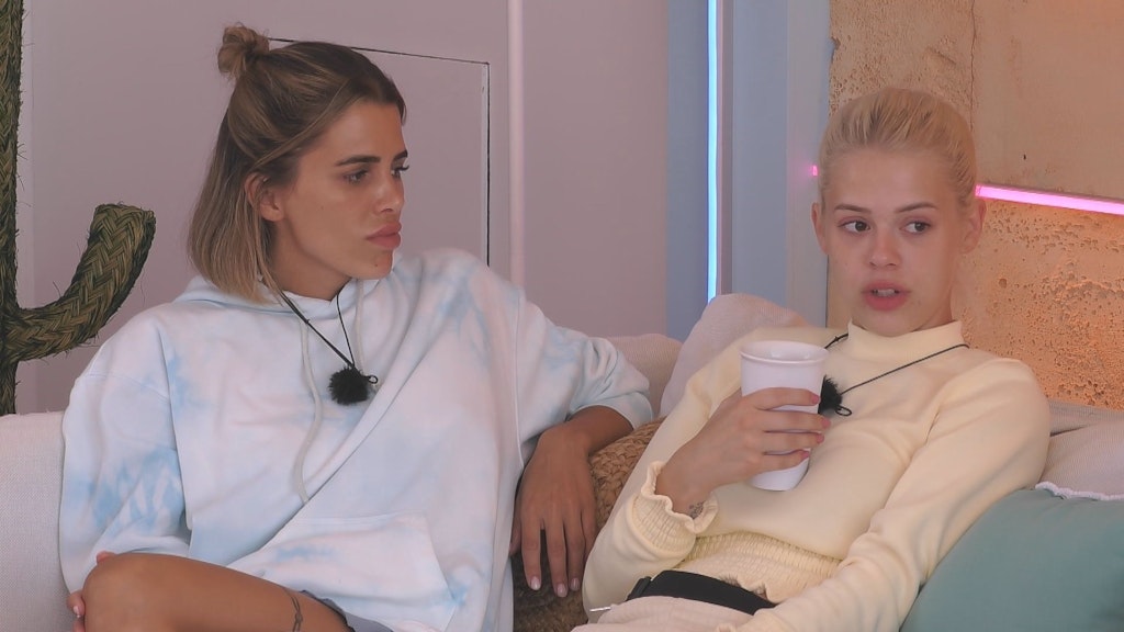 „Love Island“-Liebling Lisa (hier im Gespräch mit Andrina) fühlt sich noch immer zu Domenik hingezogen.