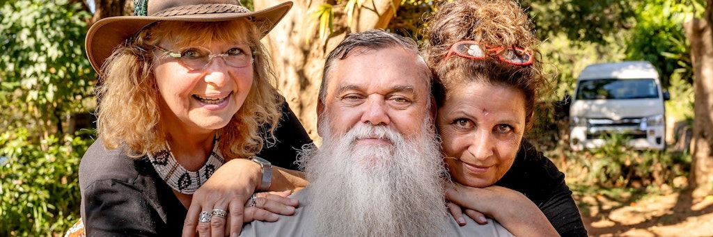 „Bauer sucht Frau International“: Bauer Werner mit seiner Karin (l.) und Mitbewerberin Conny.