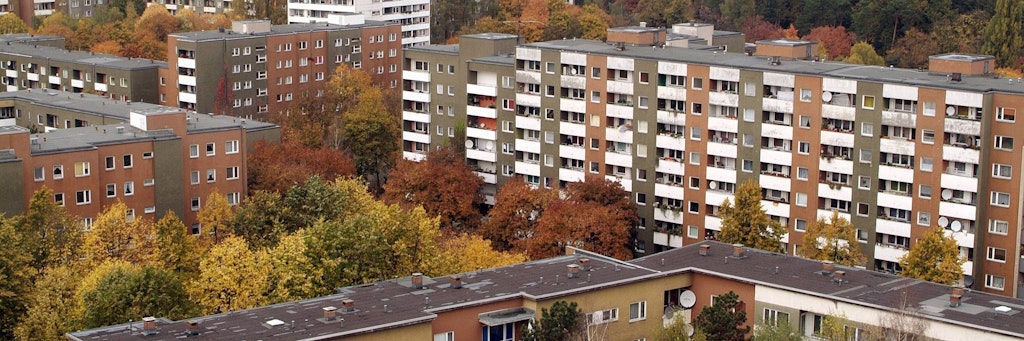 Die Plattenbausiedlung Falkenhagener Feld in Berlin-Spandau: Dieser Bezirk treibt derzeit die Corona-Inzidenz in der Hauptstadt voran.
