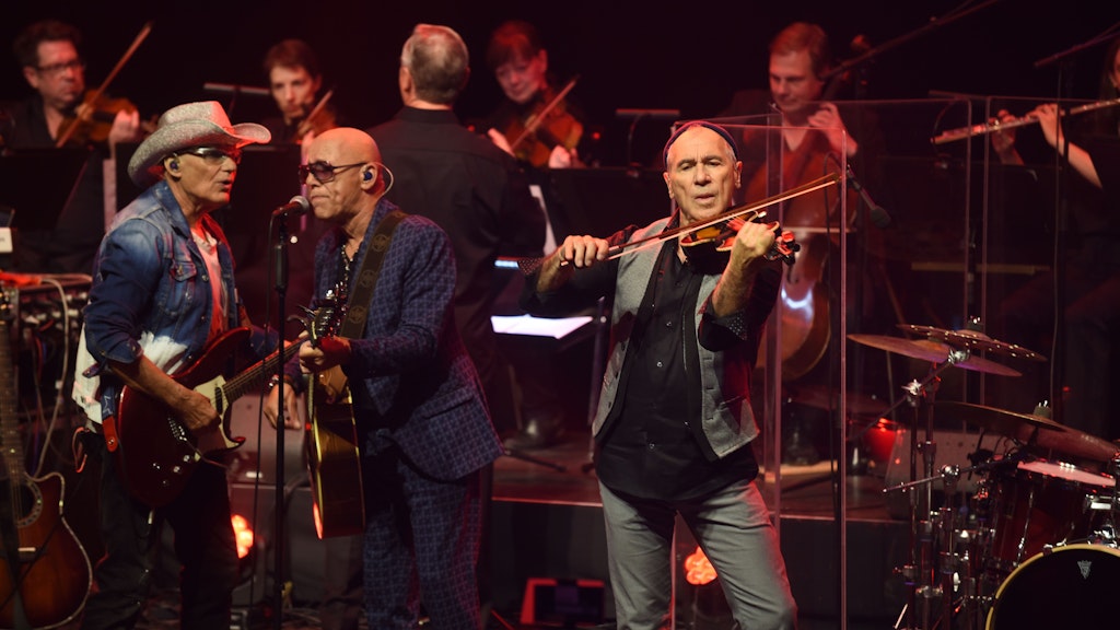 Premiere im Kesselhaus: City spielen nach der Pressekonferenz mit den Berliner Symphonikern ihren Mega-Hit „Am Fenster“ und die neuen Songs „Lass gut sein“ und „Die Sonne geht auf“.<br>