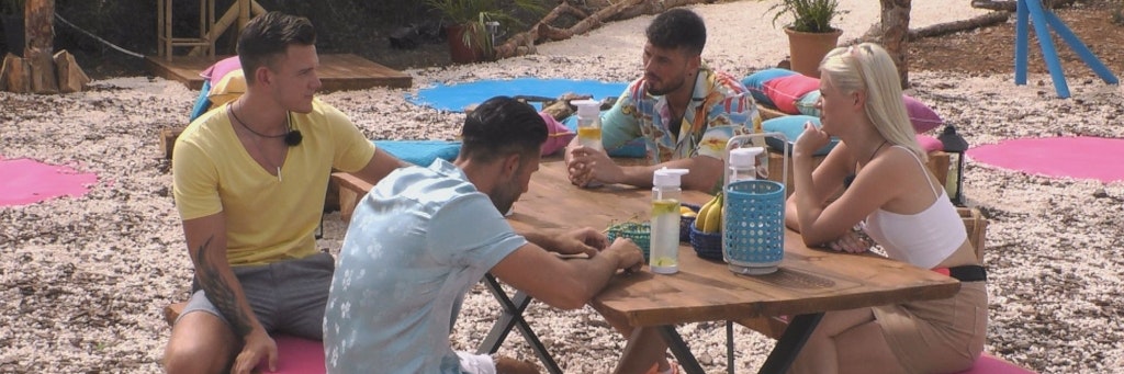 „Love Island“-Liebling Lisa lern ihre drei Granaten kennen.