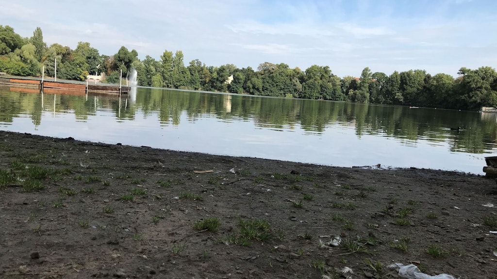 Müll am Ufer des Weißen Sees