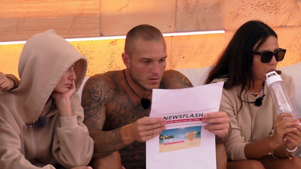 Auch Martin in der „Love Island“-Villa kann nicht glauben, was Andrina da von sich gegeben haben soll.