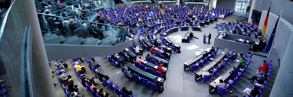 Der Bundestag könnte nach der Wahl um Dutzende Abgeordnete größer werden.