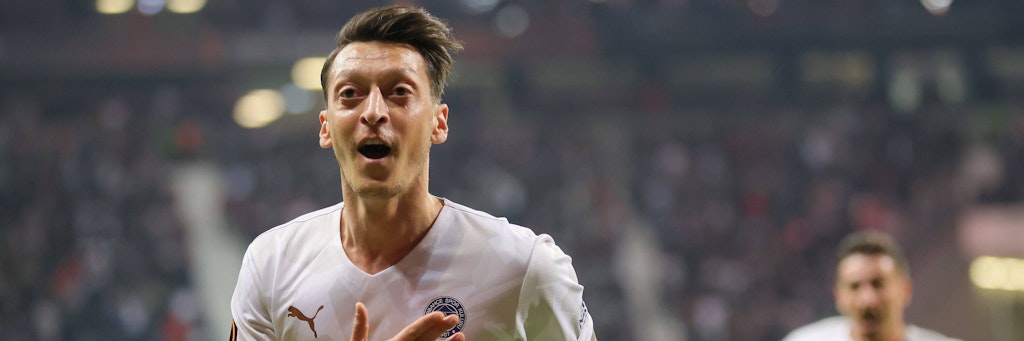 Ließ sich von den Pfiffen der Fans nicht unterkriegen und erzielte das 1:0 für Fenerbahce gegen Eintracht Frankfurt: Mesut Özil. 