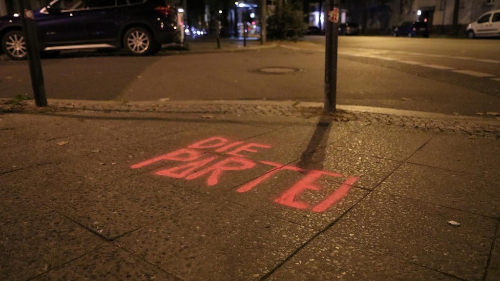 So sahen die Schriftzüge de beiden Sprayer aus. Werbung für „Die Partei“