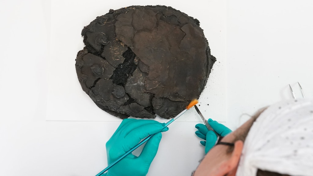 Archäologen hatten die Torte bei Schachtarbeiten im Lübecker Gründungsviertel gefunden.