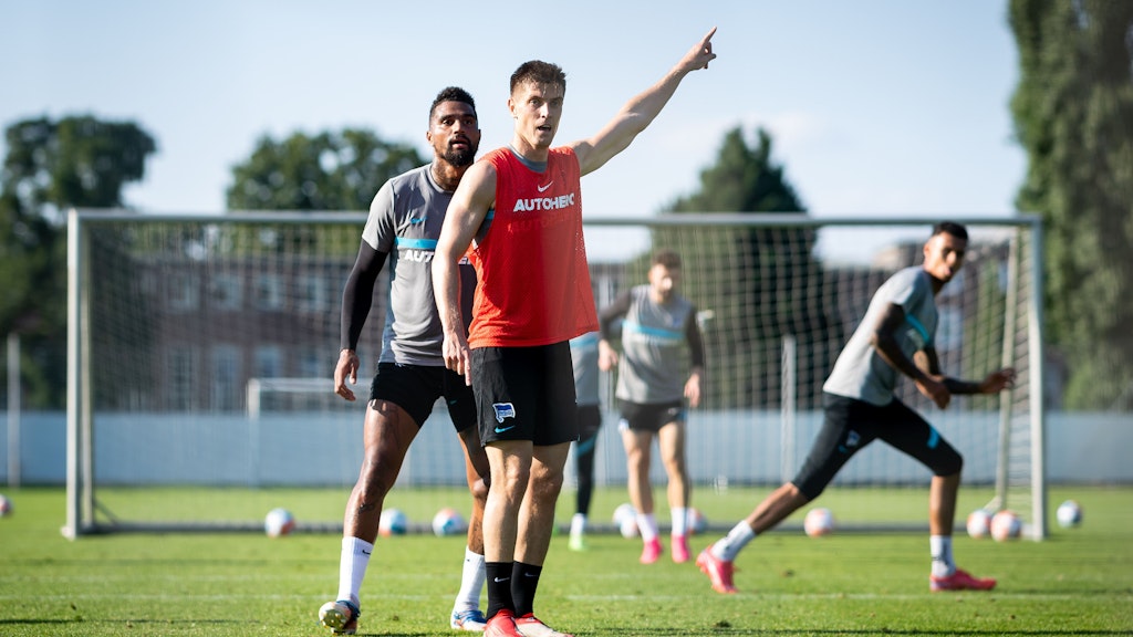 Fordert im Training bereits wieder Bälle: Hertha-Stürmer Kris Piatek.