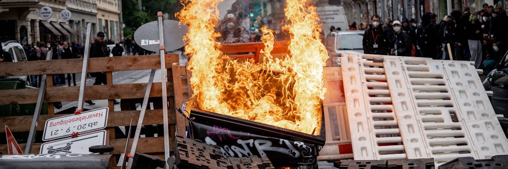 In Leipzig brannten nach einer linken Demo Barrikaden.