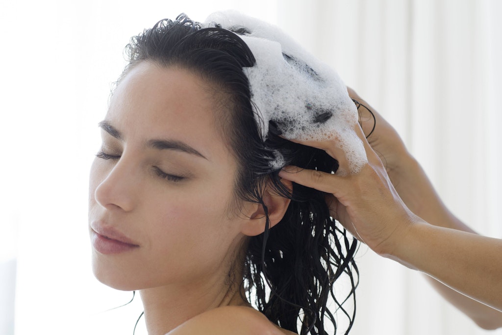 Haare waschen können Sie auch mit Backpulver (Symbolbild).