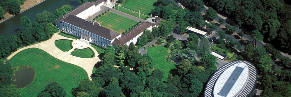 Blick auf das Schloss Bellevue und das ovale Verwaltungsgebäude des Bundespräsidialamtes: sie sollen saniert werden.